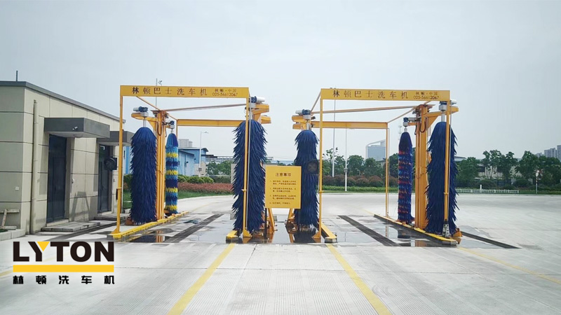 巴士、公交車用電腦洗車機(jī)，采用電腦控制，自動(dòng)化程度高