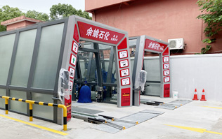 寧波余姚石化陽明西路站選配林頓FX11系列隧道式洗車機(jī)2套！加油免費(fèi)洗車，讓利于民，讓老百姓享受到真正的實(shí)惠！