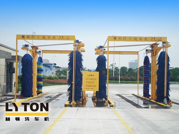 林頓大型通道式巴士洗車機(jī)走進(jìn)南通，二臺公交車專用電腦洗車設(shè)備安裝完工交付