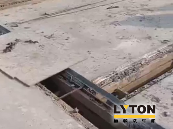 南通公交新裝配lyton大型通道式巴士洗車機，現(xiàn)洗車機基礎建設已完工，待發(fā)貨安裝