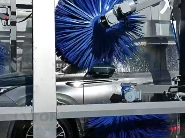 常州客戶安裝兩臺(tái)林頓FX11系列全自動(dòng)洗車(chē)機(jī)