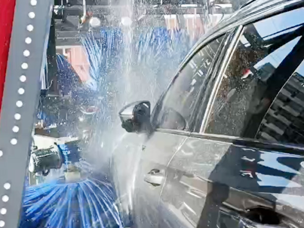 常州客戶安裝兩臺(tái)林頓FX11系列全自動(dòng)洗車(chē)機(jī)